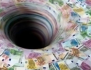 Οι Έλληνες σταματούν να πληρώνουν φόρους: Στα 2,3 δισ.ευρώ η «τρύπα» στα έσοδα